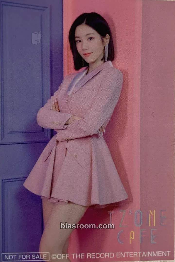 Kwon Eunbi Twelve Photocard - IZ*ONE - IZ*ONE K-pop photocard