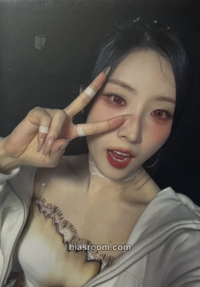 ARTMS - HaSeul - BURN Album olive young XL photocard