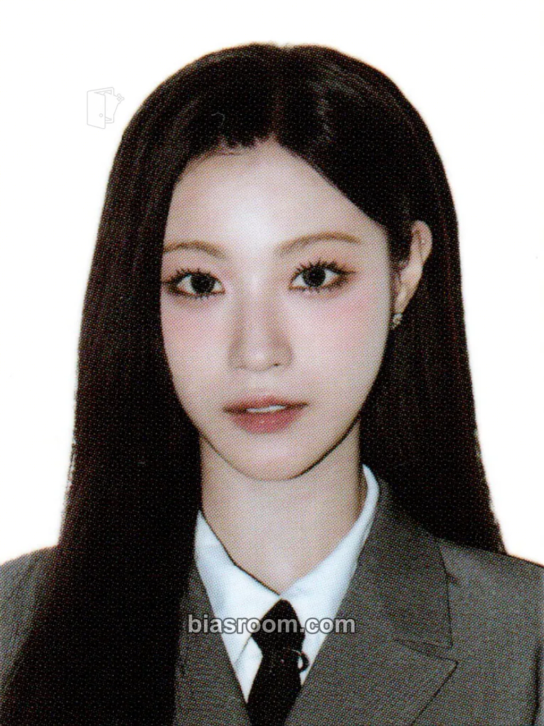 Yeju ICHILLIN' 2025 Season's Greetings - Office (Poca Album) Photocard - ICHILLIN’ - ICHILLIN’ K-pop photocard