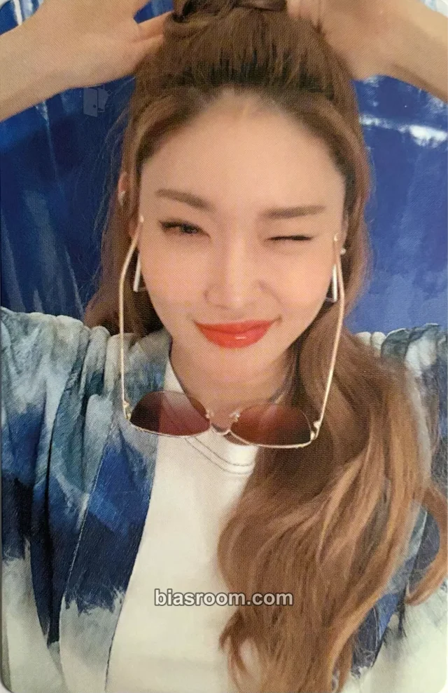 Chung Ha - Chung Ha - 2020 Season's Greetings Other photocard set season's greetings