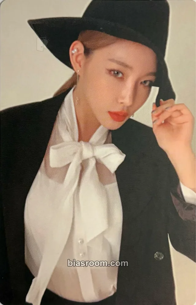 Chung Ha - Chung Ha - 2020 Season's Greetings Other photocard set season's greetings