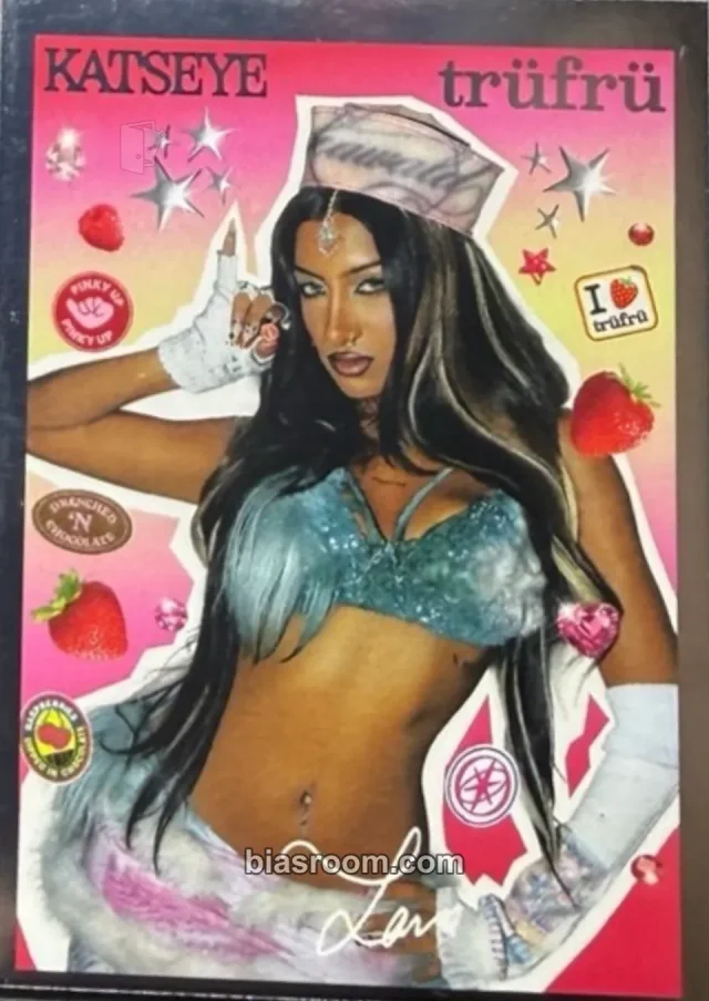 KATSEYE - Lara - Walmart Tru Fru Pop-Up Event pop-up foil card
