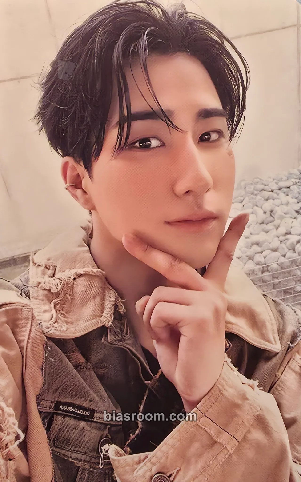 Harin Maze: Ad Astra Photocard - ONEWE - ONEWE K-pop photocard