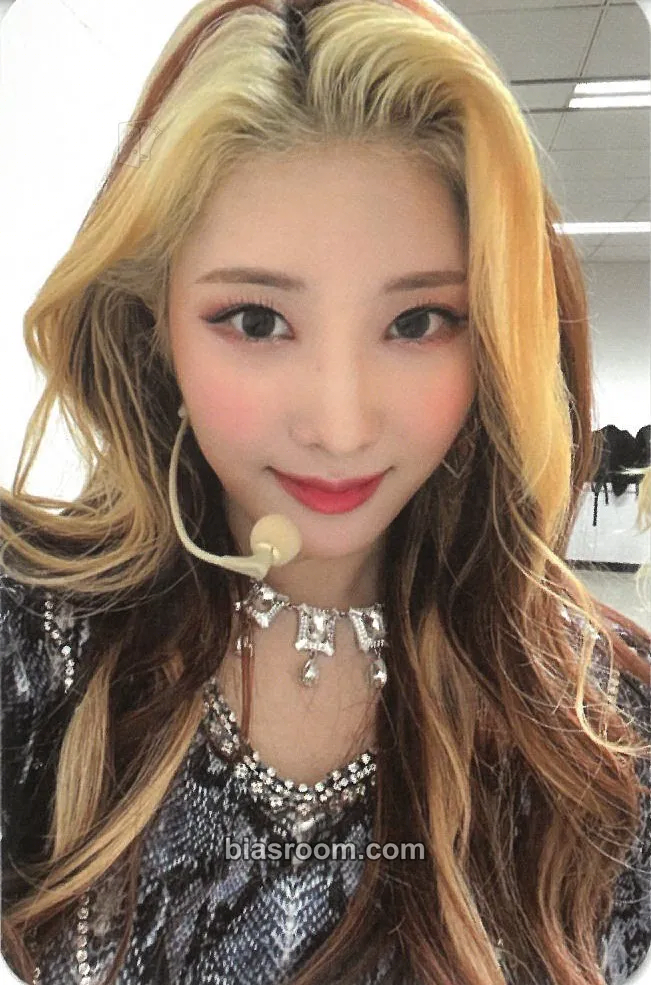 Chaein INTO VIOLET Photocard - PURPLE KISS - PURPLE KISS K-pop photocard