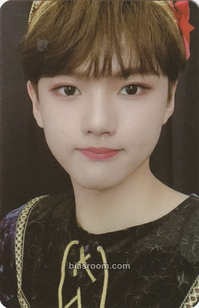 ENOi - Avin - RED in the Apple Album album photocard