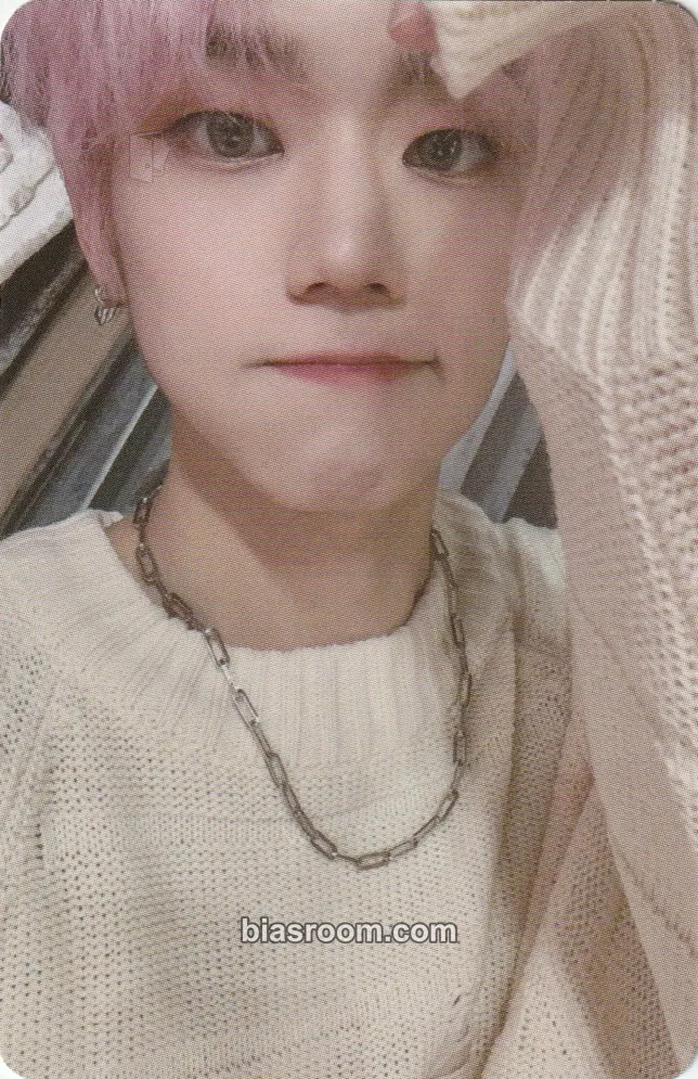 Laon RED in the Apple Photocard - ENOi - ENOi K-pop photocard