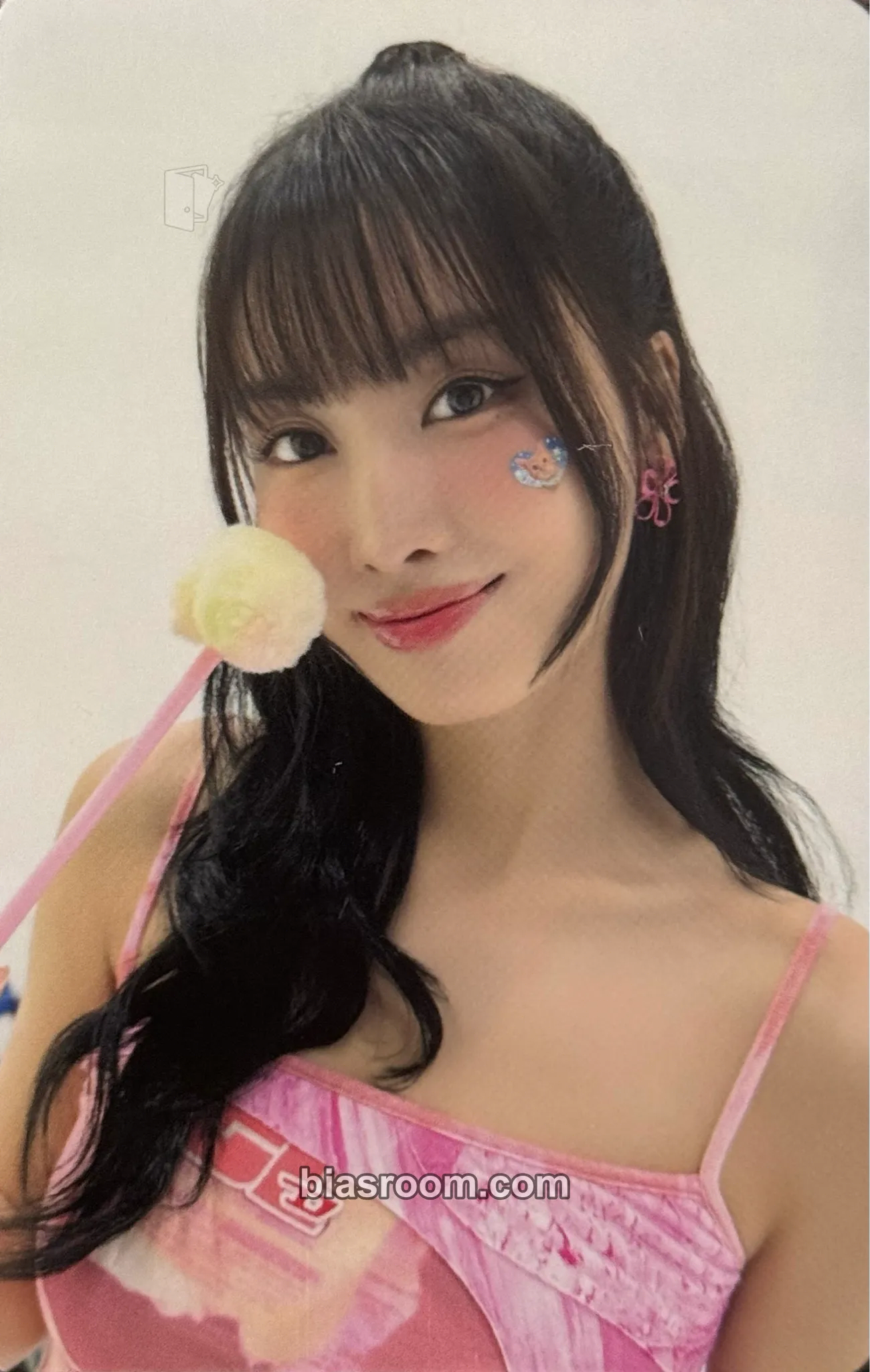 Momo 2025 Season’s Greetings: Collector Photocard - TWICE - TWICE K-pop photocard