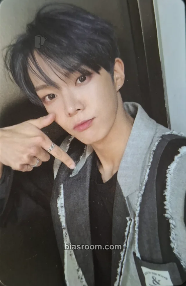 VERIVERY - Dongheon - Series 'O' Round 3 : Whole Album album photocard B version double-sided