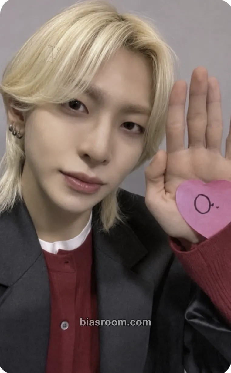 Jiho LOUD & PROUD Photocard - AMPERS&ONE - AMPERS&ONE K-pop photocard