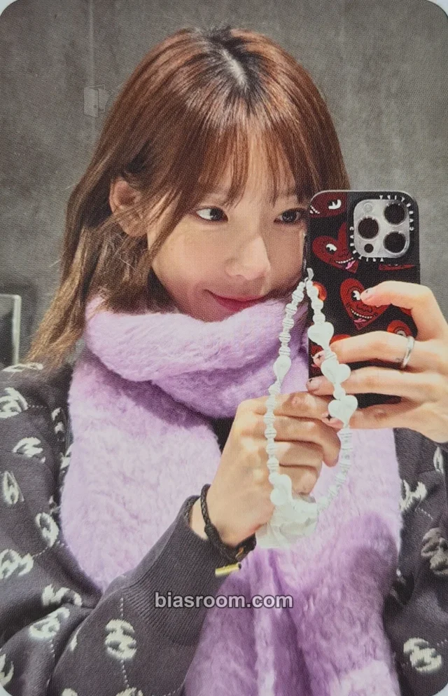 Girls' Generation - Taeyeon - 2022 Winter SMTOWN: SMCU PALACE Album guest version