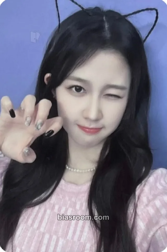 ILY:1 - Ara - A Dream Of ILY:1 Album jump up fansign