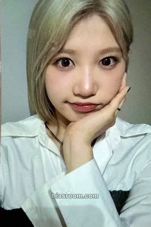 Seoyeon L'heure Bleue Photocard - CSR - CSR K-pop photocard