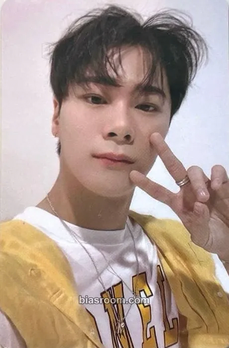 Moonbin 2023 Season’s Greetings Photocard - ASTRO - ASTRO K-pop photocard