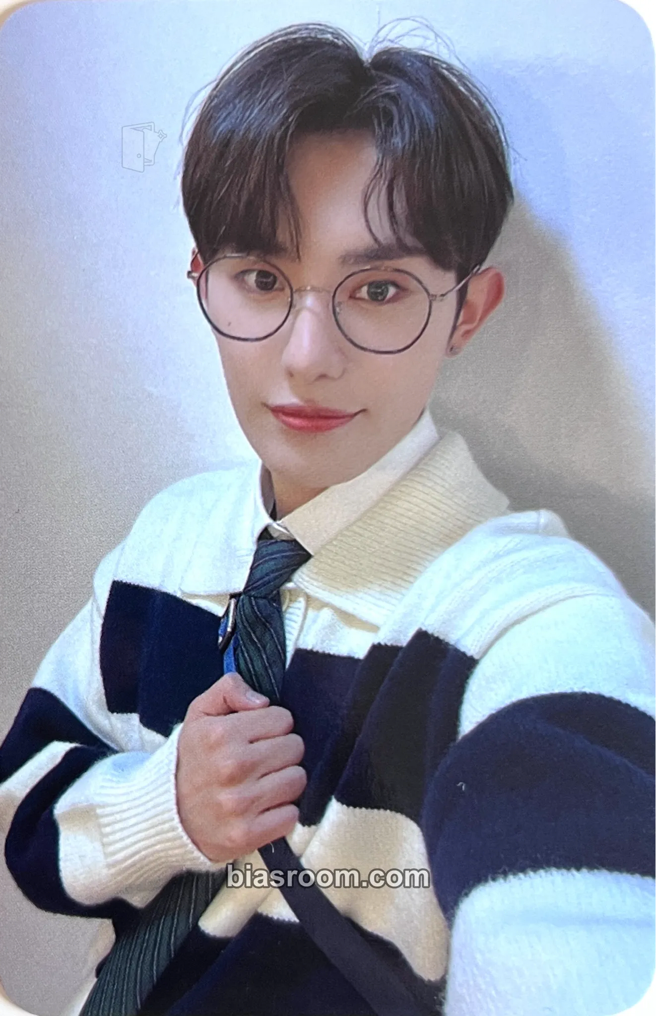 Mill seOul cOllectiOn Photocard - OnlyOneOf - OnlyOneOf K-pop photocard