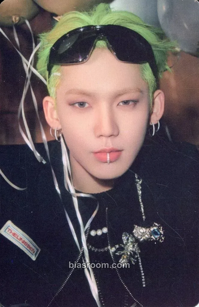 Choi Hyunsuk 4th Anniversary : THE PARTY 4 U Photocard - TREASURE - TREASURE K-pop photocard