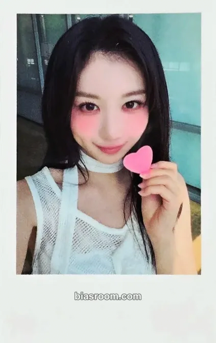 Kaede LOVE&POP pt.1 Photocard - tripleS - tripleS K-pop photocard