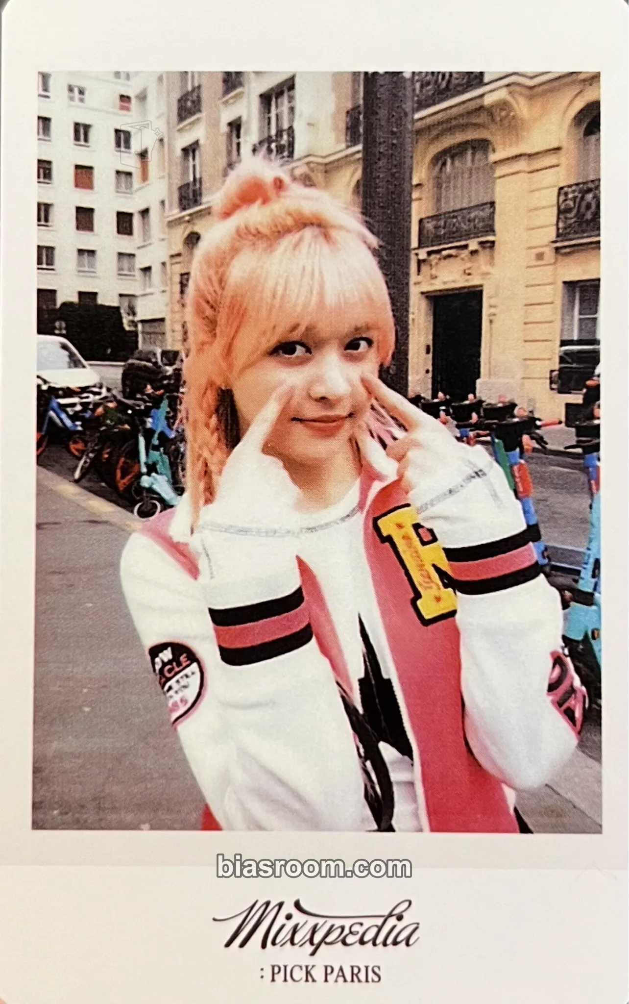Lily MIXXPEDIA : PICK PARIS Photocard - NMIXX - NMIXX K-pop photocard