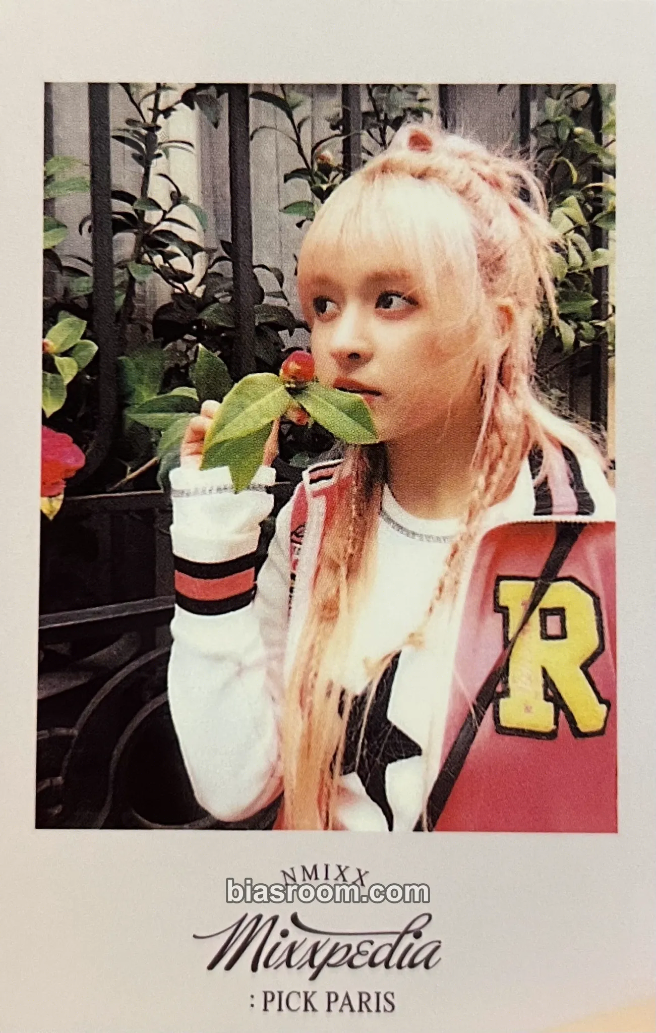 Lily MIXXPEDIA : PICK PARIS Photocard - NMIXX - NMIXX K-pop photocard