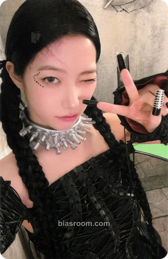 Kazuha PUREFLOW pt.1 Photocard - LE SSERAFIM - LE SSERAFIM K-pop photocard