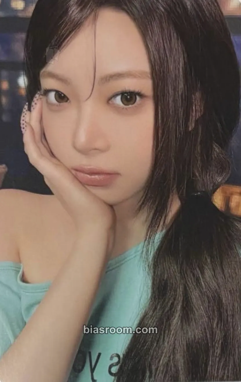 Hong Eunchae PUREFLOW pt.1 Photocard - LE SSERAFIM - LE SSERAFIM K-pop photocard