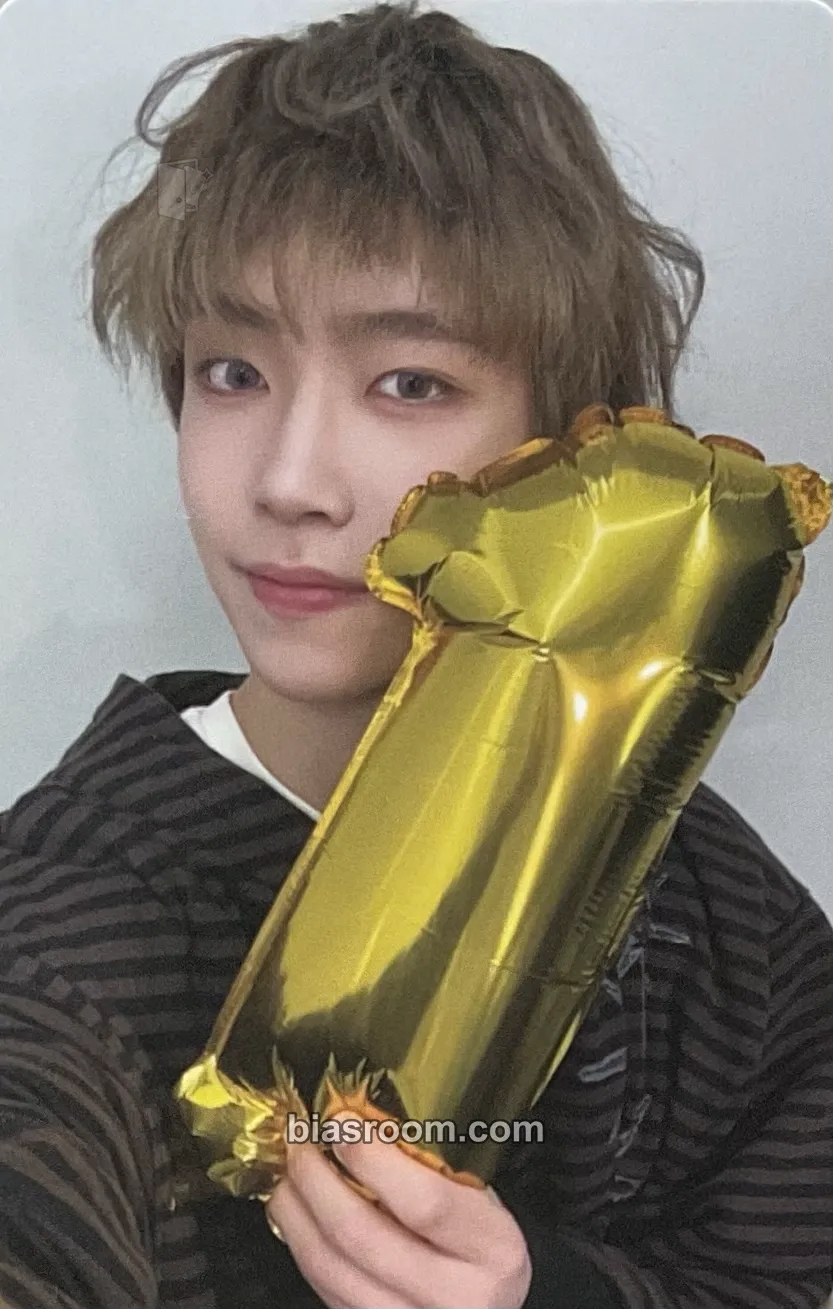 Yunhu 1st Anniversary Dol Cake MD Photocard - NEWBEAT - NEWBEAT K-pop photocard