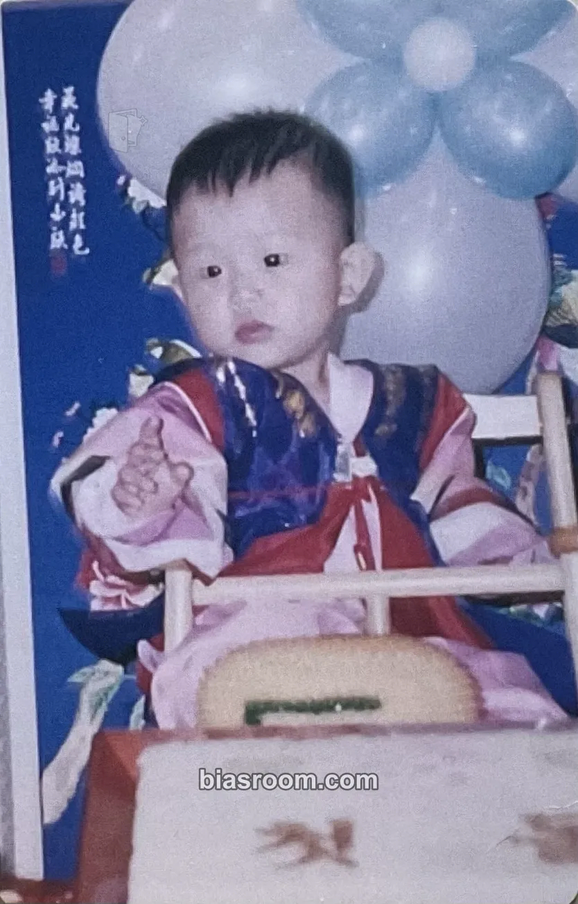 Minseok 1st Anniversary Dol Cake MD Photocard - NEWBEAT - NEWBEAT K-pop photocard