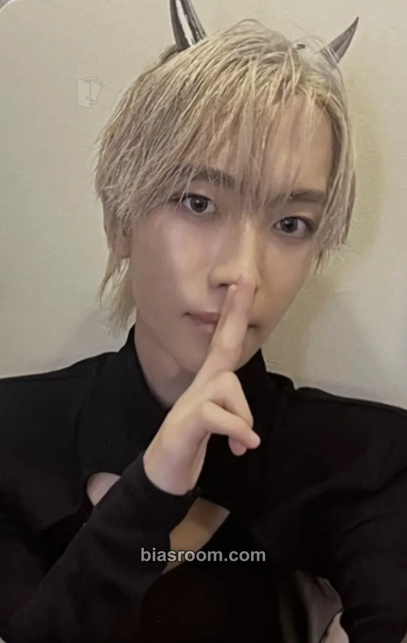 Yunhu Louder Than Ever Photocard - NEWBEAT - NEWBEAT K-pop photocard