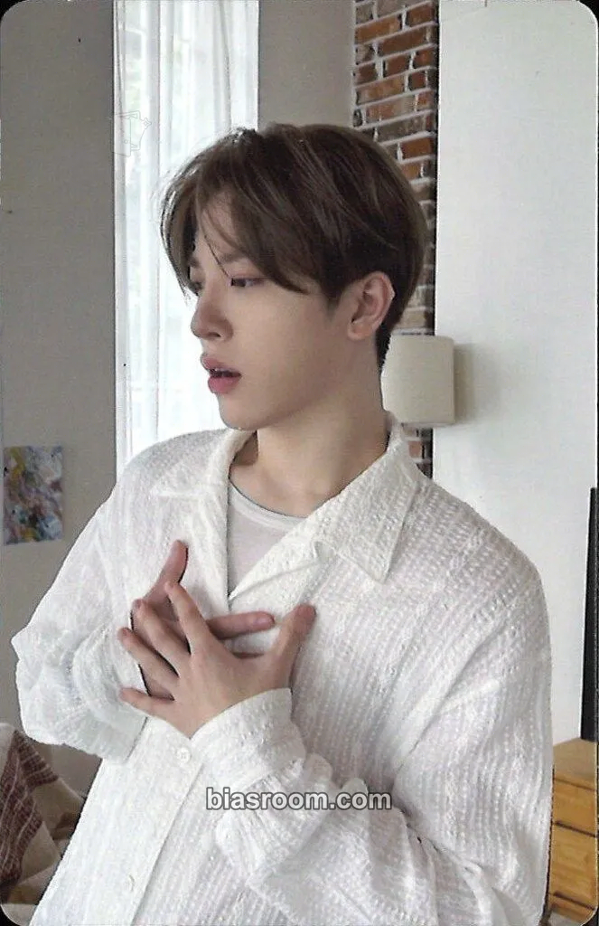 So Junghwan 4th Anniversary : THE PARTY 4 U Photocard - TREASURE - TREASURE K-pop photocard