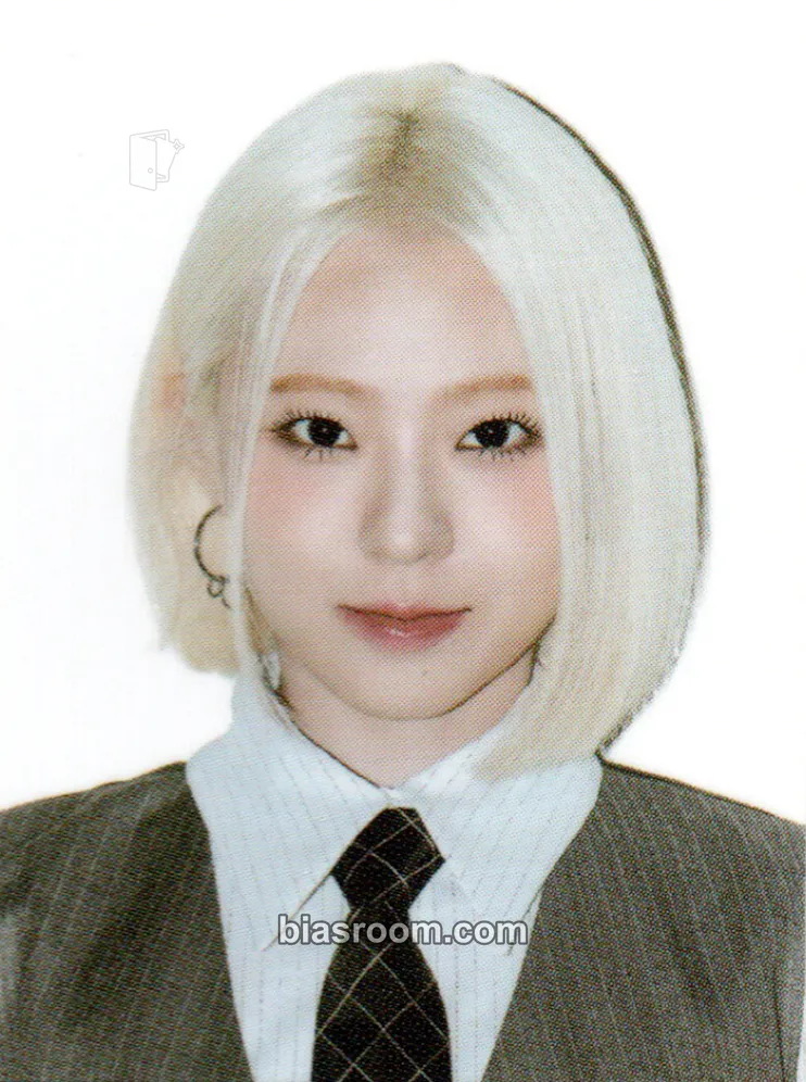 Chaerin ICHILLIN' 2025 Season's Greetings - Office (Poca Album) Photocard - ICHILLIN’ - ICHILLIN’ K-pop photocard