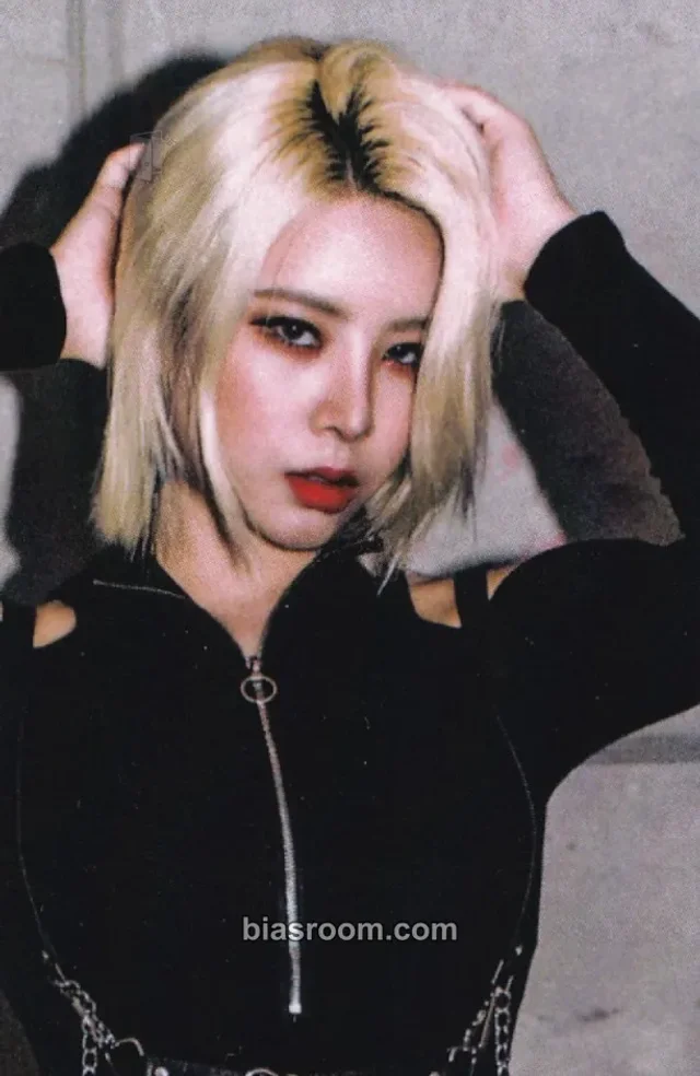 PinkFantasy - SeeA - Fantasy Album album photocard
