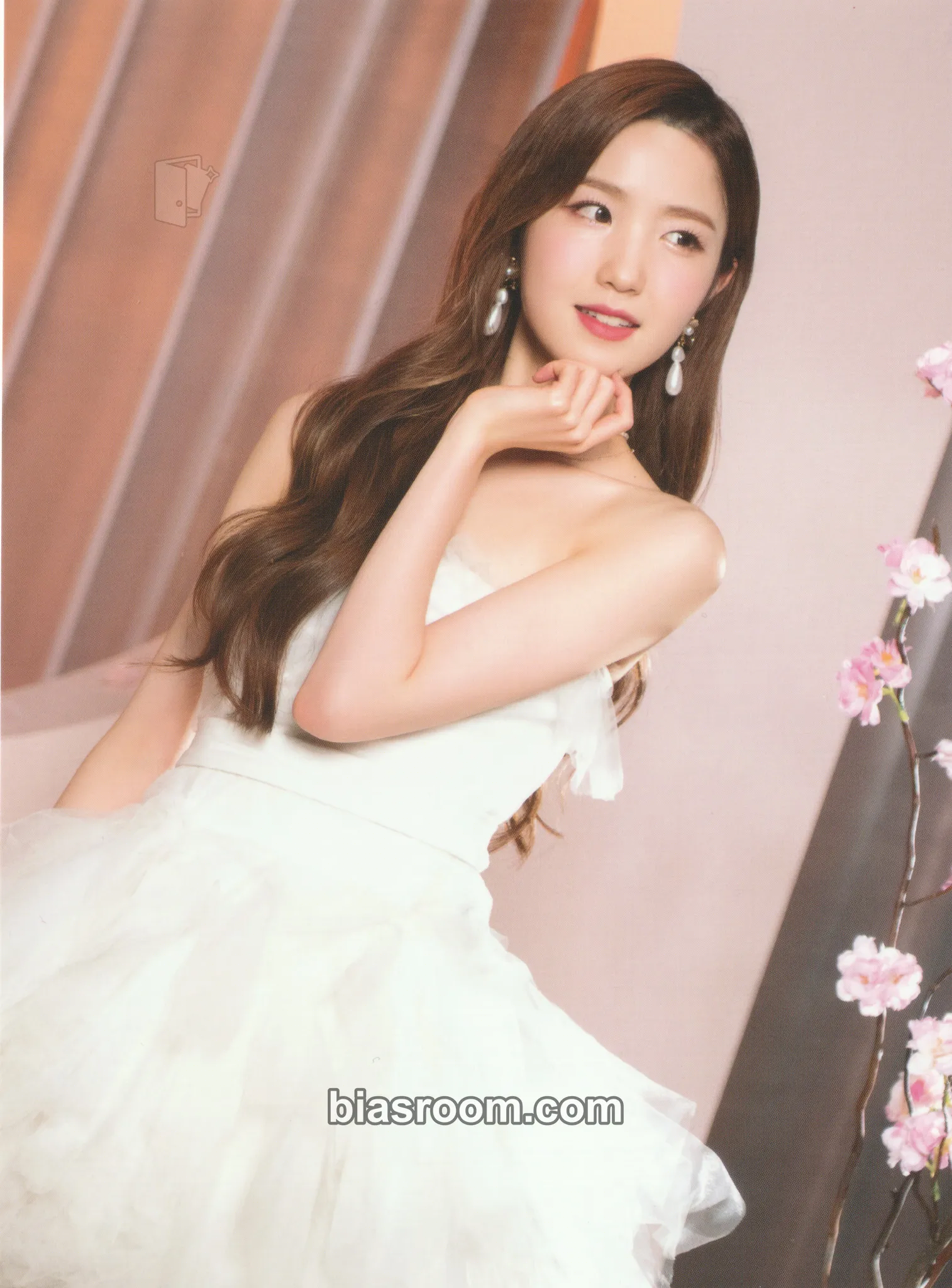 Hitomi ONEIRIC THEATER - BLU-RAY Version Photocard - IZ*ONE - IZ*ONE K-pop photocard
