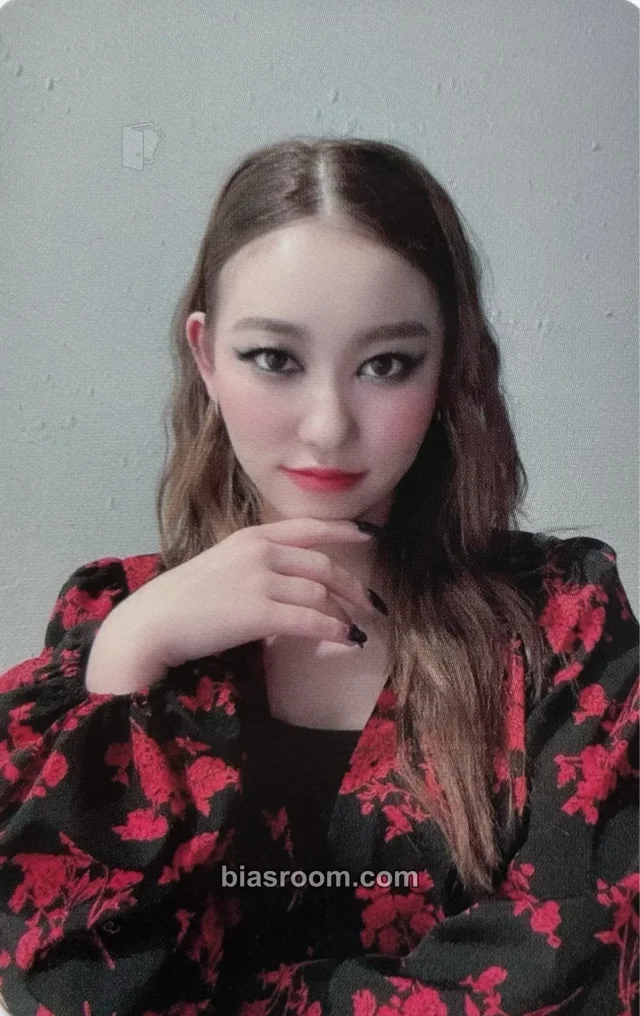 PinkFantasy - Miku - Alice In Wonderland Album album photocard poison version