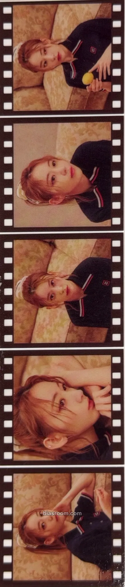 Sakura Hybe Insight: The Daydream Believers Photocard - LE SSERAFIM - LE SSERAFIM K-pop photocard