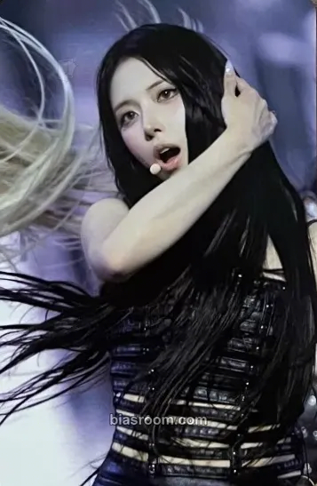 Jiwoo EPISODE 1: ZERO FRONTIER IN INCHEON PHOTOBOOK Photocard - NMIXX - NMIXX K-pop photocard