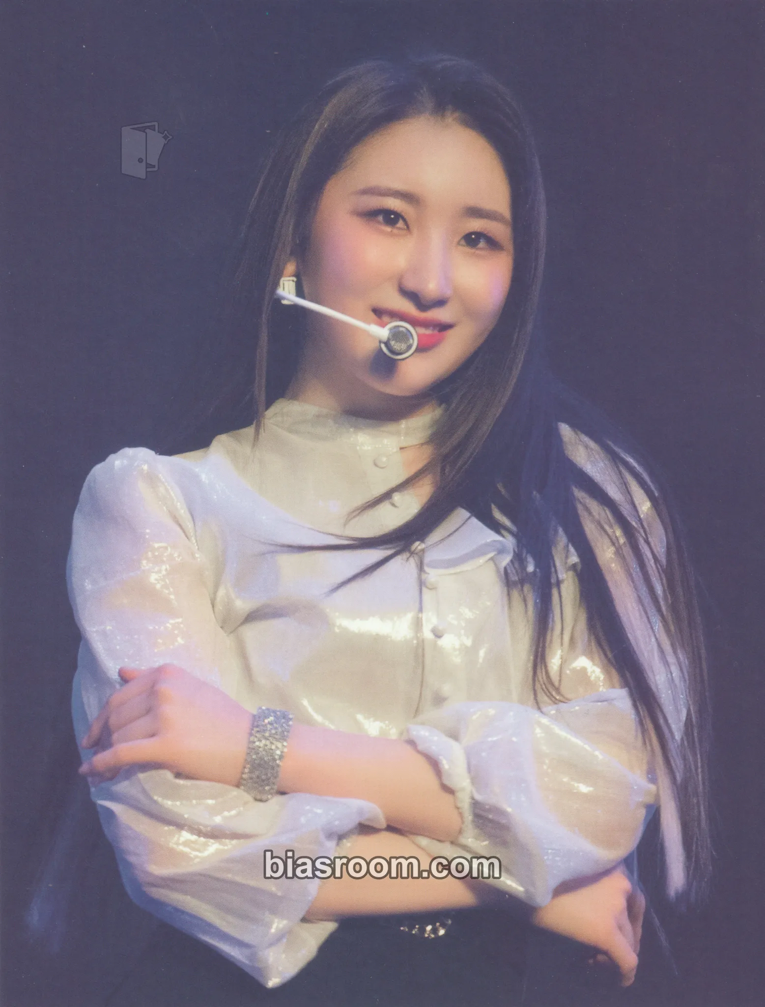 Lee Chaeyeon EYES ON ME in SEOUL - BLU-RAY Version Photocard - IZ*ONE - IZ*ONE K-pop photocard