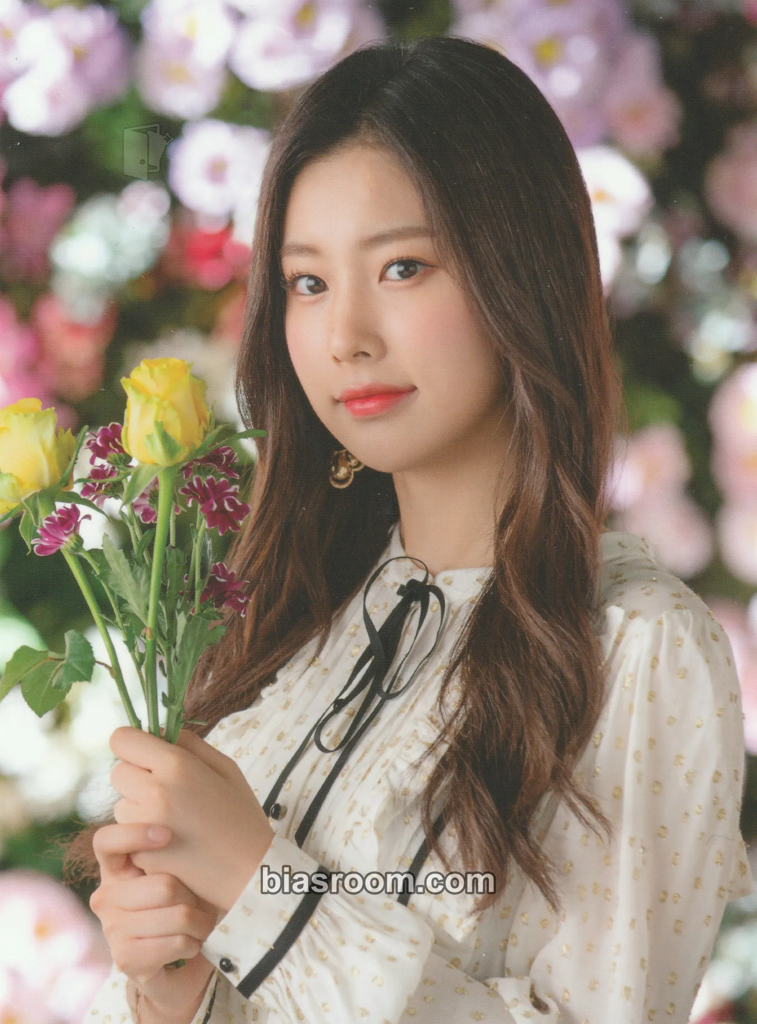 Hyewon EYES ON ME in SEOUL - DVD Version Photocard - IZ*ONE - IZ*ONE K-pop photocard
