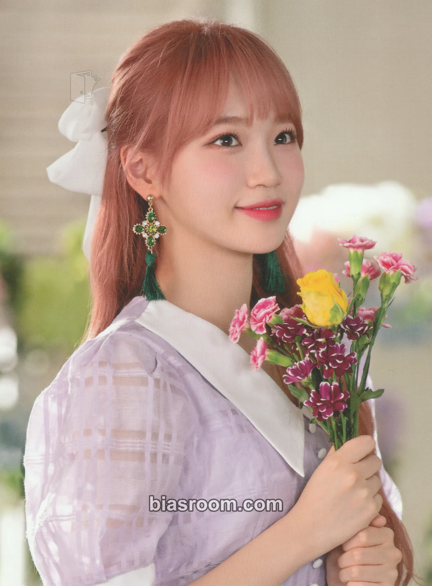 Kim Chaewon EYES ON ME in SEOUL - DVD Version Photocard - IZ*ONE - IZ*ONE K-pop photocard