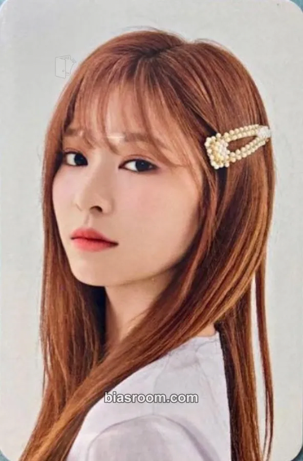 Minju EYES ON ME Photocard - IZ*ONE - IZ*ONE K-pop photocard