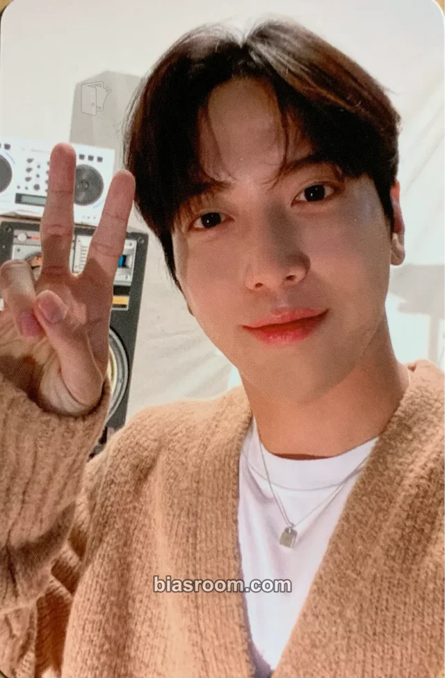 CNBLUE - Yonghwa - RE-CODE Album album photocard special version