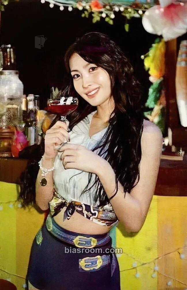 Momo Taste of Love Photocard - TWICE - TWICE K-pop photocard