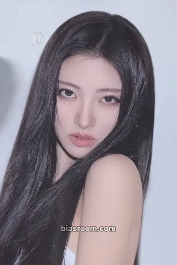 Anna BITE NOW Photocard - MEOVV - MEOVV K-pop photocard