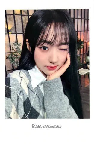 Shion Untitled Photocard - tripleS - tripleS K-pop photocard