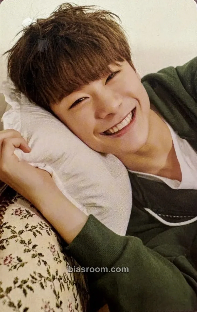 Moonbin Autumn Story Photocard - ASTRO - ASTRO K-pop photocard