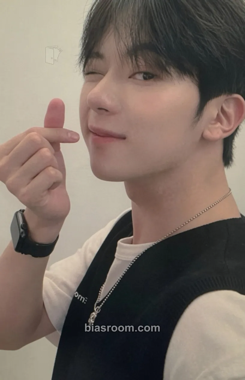 Yechan VAMOS Photocard - Omega X - Omega X K-pop photocard