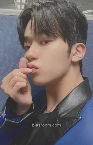 Yechan VAMOS Photocard - Omega X - Omega X K-pop photocard