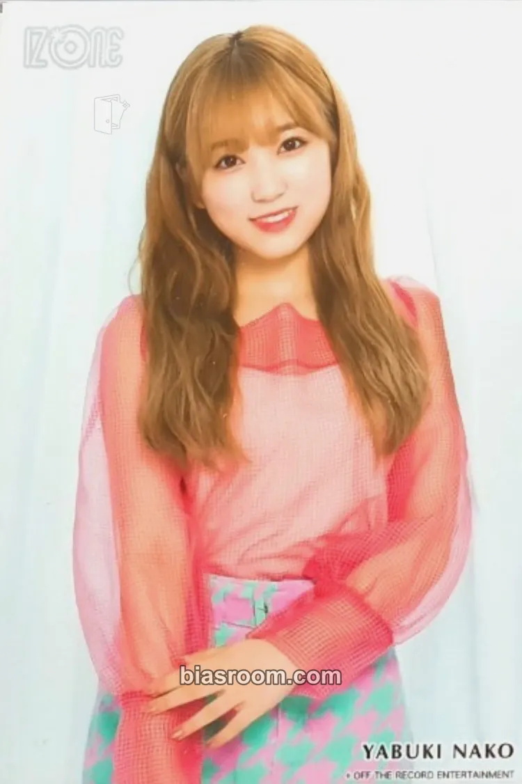 Nako EYES ON ME Photocard - IZ*ONE - IZ*ONE K-pop photocard
