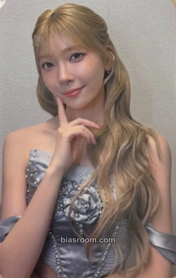 Mayuka New Emotion Photocard - NiziU - NiziU K-pop photocard