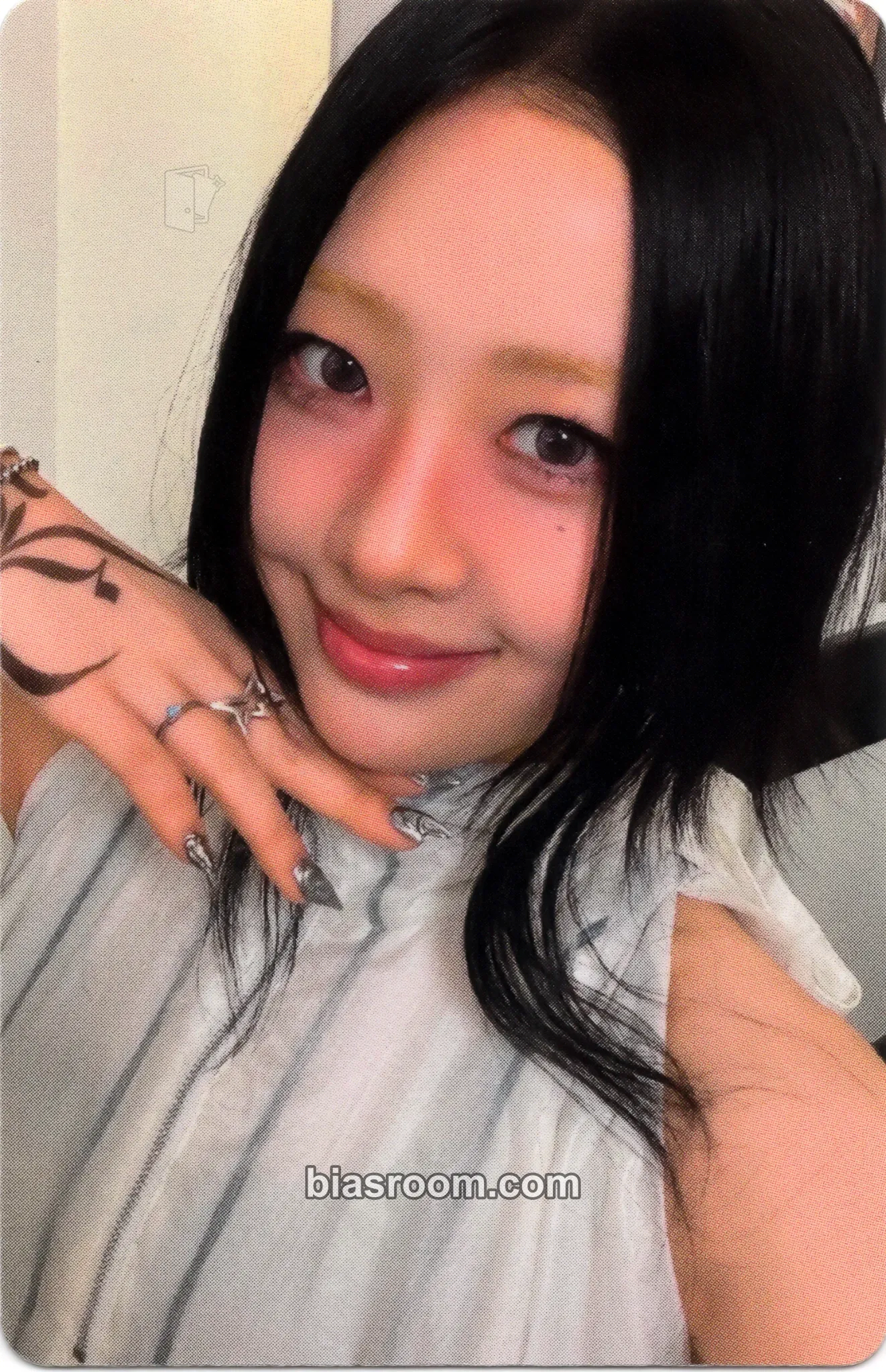Yves Nail Photocard - Yves - Yves K-pop photocard