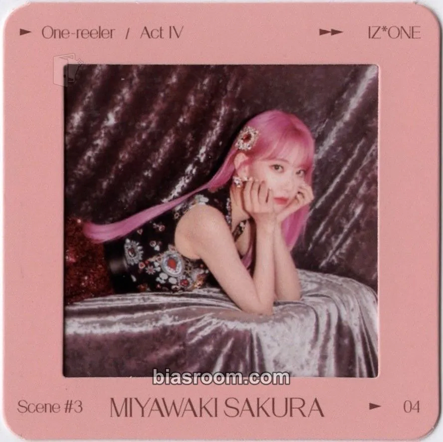 Sakura One-reeler / Act IV Photocard - IZ*ONE - IZ*ONE K-pop photocard