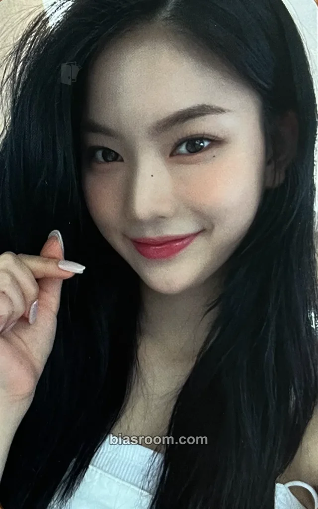 STAYC - Isa - STAYC X LensMe Other brand collaboration merch photocard